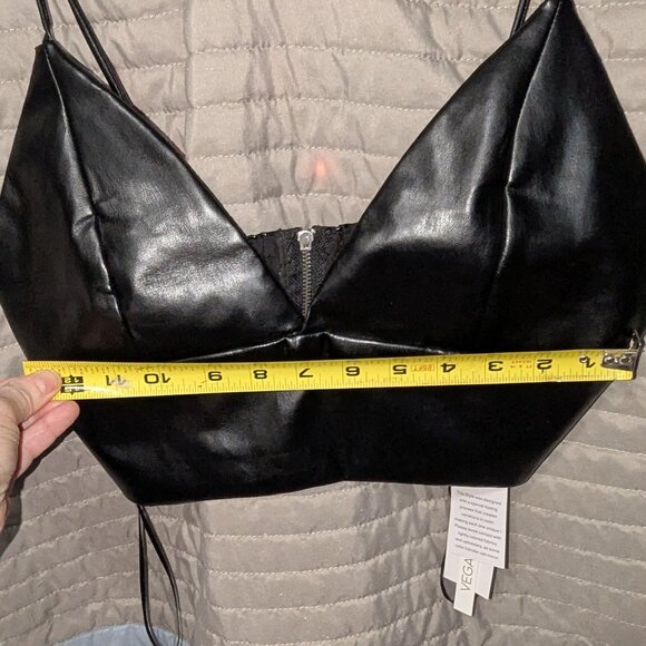 New House of Harlow 1960 Black Vegan Leather Spaghetti Strap Top Size 8 - Picture 4 of 8